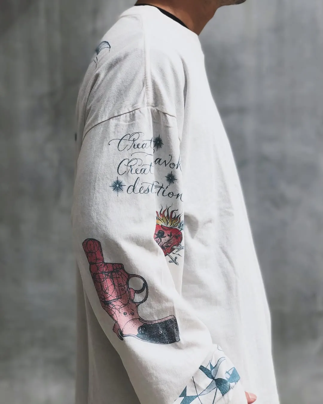 SAINT Mxxxxxx × Dr. Woo DW_LS TEE/TATTOO/WHT Dr.Woo joint model TATOO tattoo long sleeve off-white S-XL OE yarn Tube weaving high weight fabric without side seams Original printing water slurry process No touch printing Breathable and comfortable Original level replica printing Correct version Correct main mark/wash mark/cherub anti-counterfeiting mark